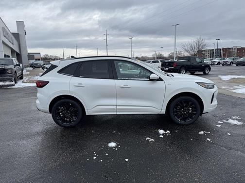 2026 Ford Escape ST-Line Elite