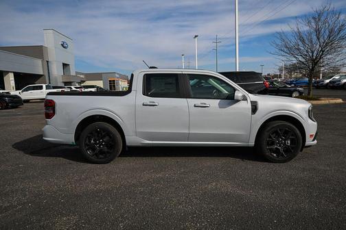 Space White Metallic 2026 Ford Maverick Lobo Standard