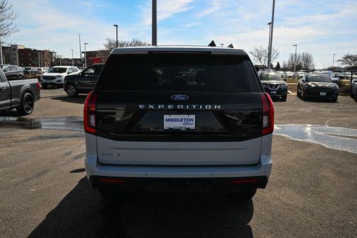 Space Silver Metallic 2025 Ford Expedition Active