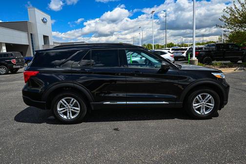 Agate Black Metallic 2024 Ford Explorer XLT
