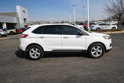 Oxford White 2020 Ford Edge SE