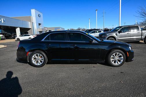 2015 Chrysler 300 Limited