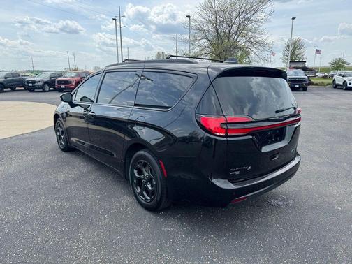 Brilliant Black Crystal Pearlcoat 2021 Chrysler Pacifica Hybrid Limited