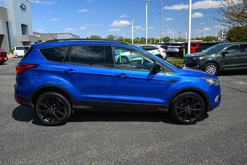 Lightning Blue Metallic 2019 Ford Escape SE