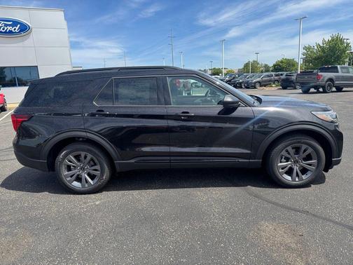 Agate Black Metallic 2026 Ford Explorer Active