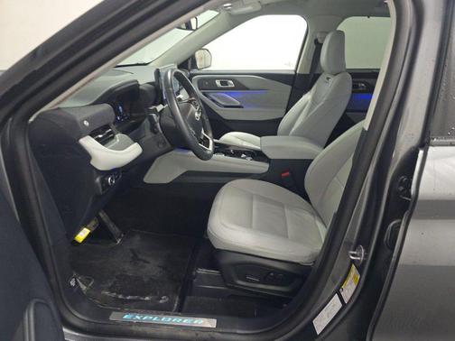 Carbonized Gray Metallic 2025 Ford Explorer Platinum