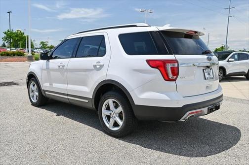 White Platinum Metallic Tri-Coat 2016 Ford Explorer XLT