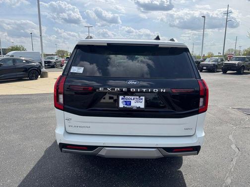 Star White Metallic Tri-Coat 2026 Ford Expedition Max Platinum