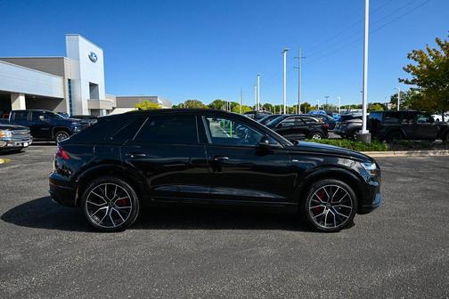 2022 Audi Q8 55 Premium Plus