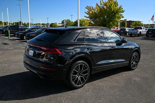 2022 Audi Q8 55 Premium Plus