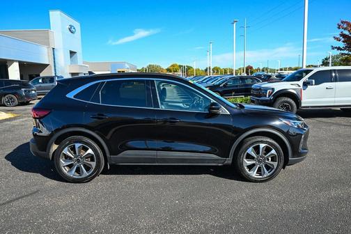 AGATE BLACK METALLIC 2025 Ford Escape PLATINUM