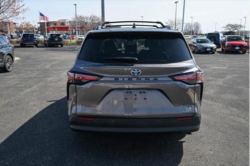2021 Toyota Sienna XLE 8 Passenger