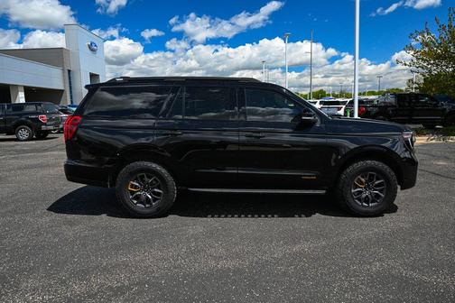 Agate Black Metallic 2025 Ford Expedition Tremor