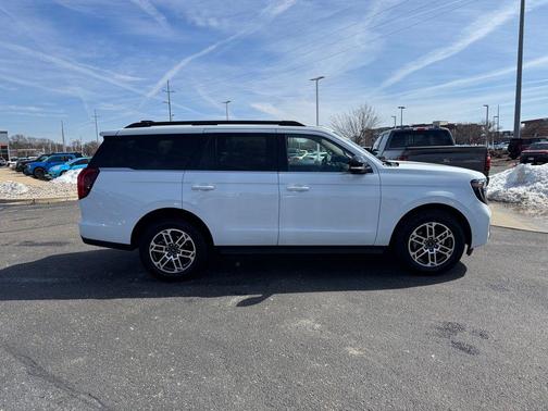 Oxford White 2025 Ford Expedition Active