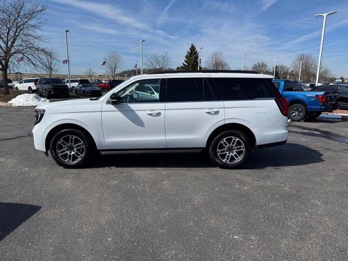 Oxford White 2025 Ford Expedition Active