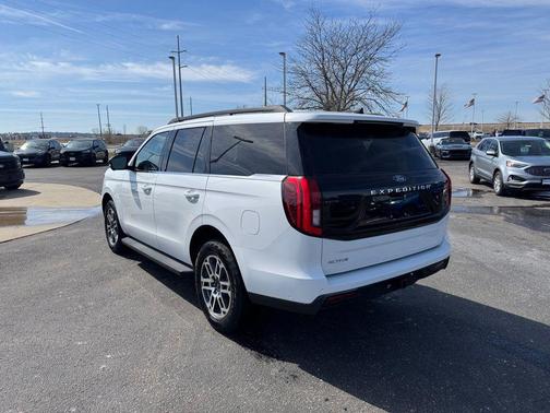 Oxford White 2025 Ford Expedition Active