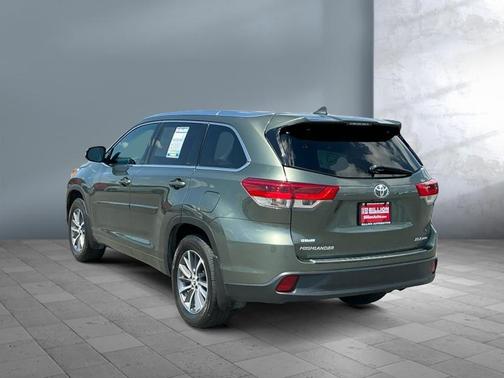 Predawn Gray Mica 2018 Toyota Highlander XLE