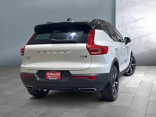 2020 Volvo XC40 T5 R-Design