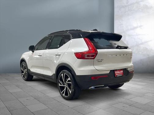 2020 Volvo XC40 T5 R-Design