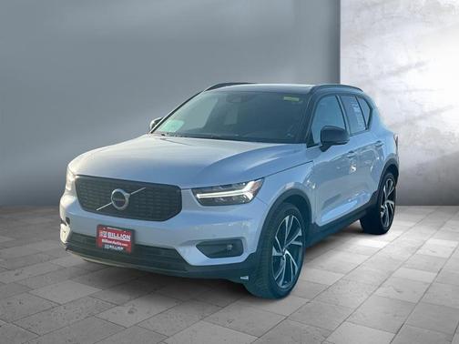 Glacier Silver Metallic 2020 Volvo XC40 T4 R-Design