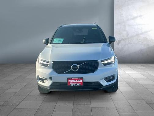 Glacier Silver Metallic 2020 Volvo XC40 T4 R-Design