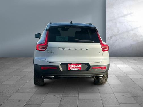 Glacier Silver Metallic 2020 Volvo XC40 T4 R-Design
