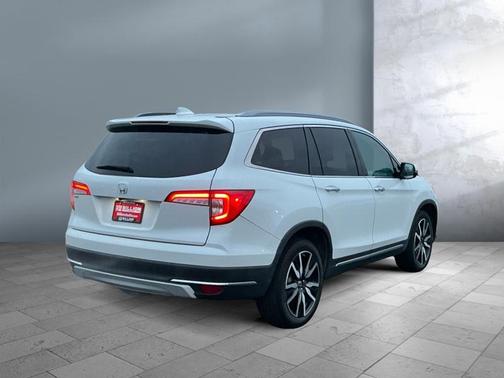 2021 Honda Pilot Touring 8-Passenger