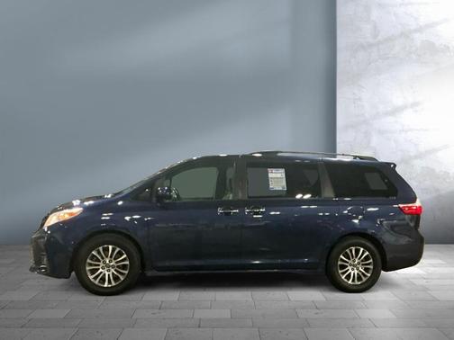 2018 Toyota Sienna XLE