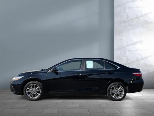 Photo 3 of 21 of 2017 Toyota Camry SE