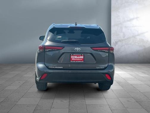 Magnetic Gray Metallic 2021 Toyota Highlander XLE