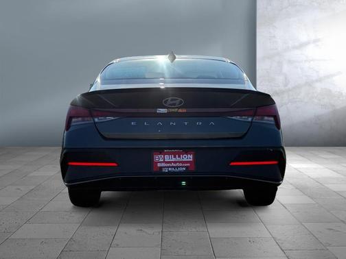 2025 Hyundai ELANTRA Sport