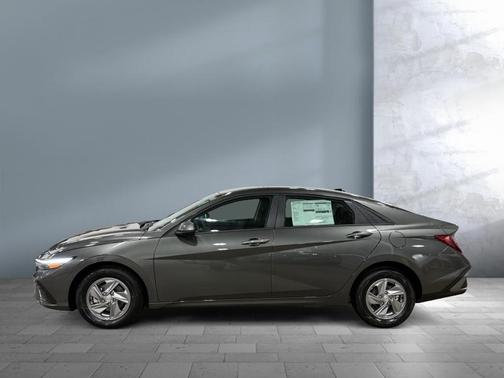 Amazon Gray 2026 Hyundai ELANTRA SE