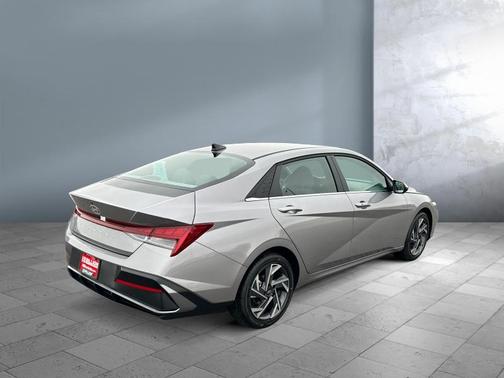 2025 Hyundai ELANTRA SEL