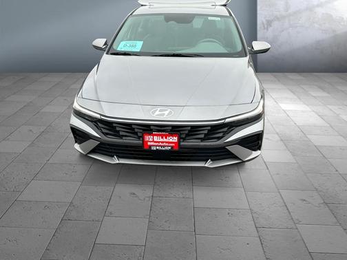 2025 Hyundai ELANTRA SEL