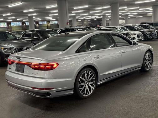 2022 Audi A8 L 55 TFSI quattro Tiptronic