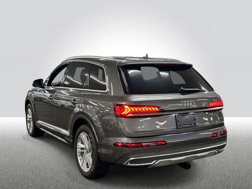 2023 Audi Q7 55 Premium