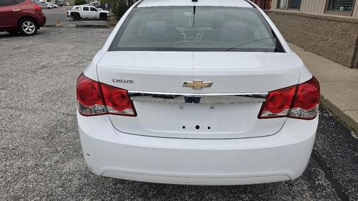 White 2013 Chevrolet Cruze LS