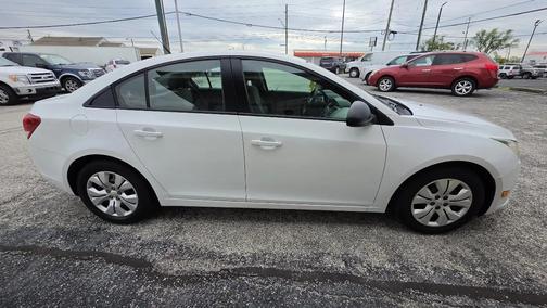 White 2013 Chevrolet Cruze LS