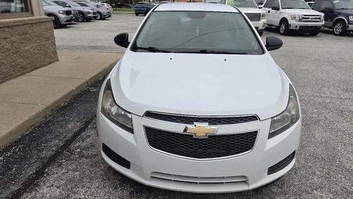 White 2013 Chevrolet Cruze LS