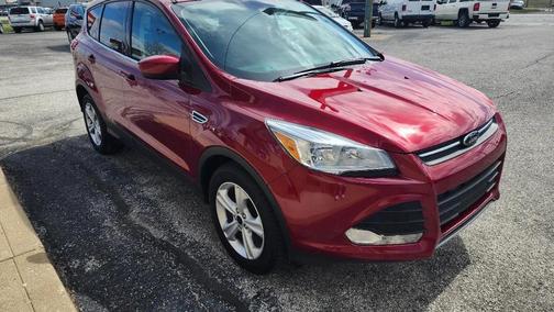 Red 2016 Ford Escape SE