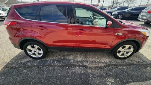Red 2016 Ford Escape SE