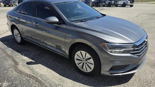 Gray 2019 Volkswagen Jetta 1.4T SE