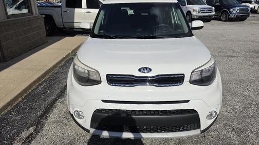 White 2019 Kia Soul +