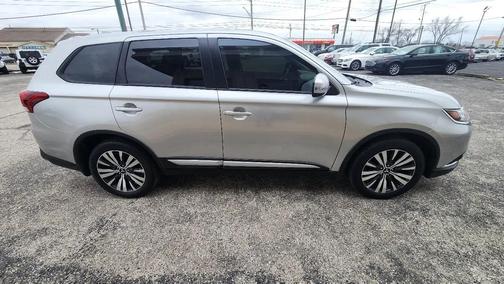 2020 Mitsubishi Outlander SE