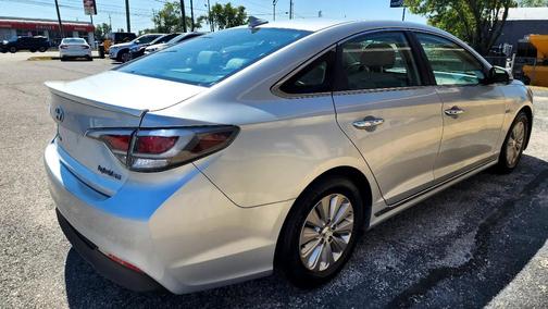 2017 Hyundai SONATA Hybrid SE