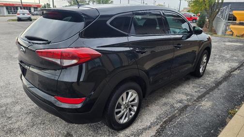 2016 Hyundai TUCSON SE