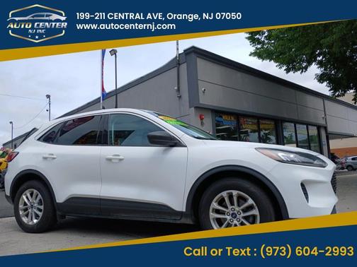White 2022 Ford Escape SE