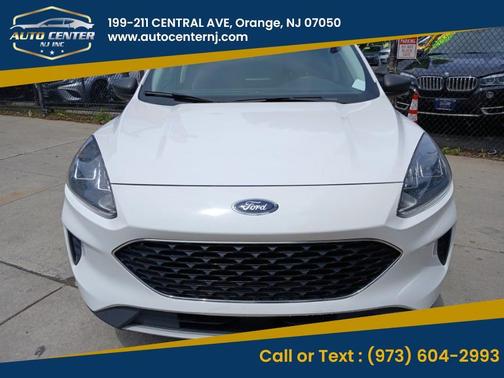 White 2022 Ford Escape SE
