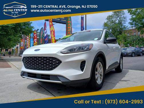 White 2022 Ford Escape SE