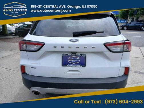 White 2022 Ford Escape SE